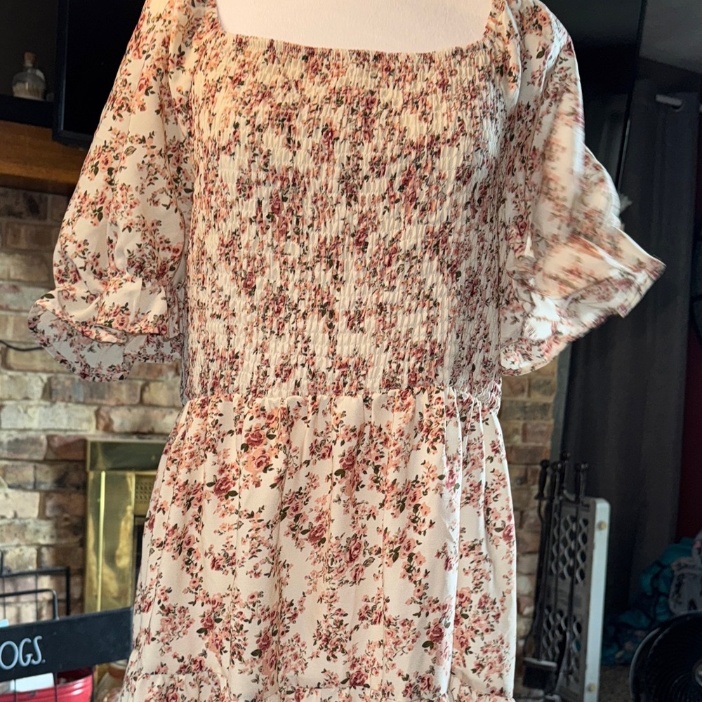 Trendy Boutique Floral Maxi Dress in Cream and Pink
